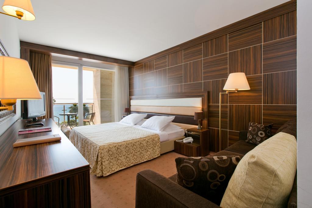 Hotel Palas Hotel