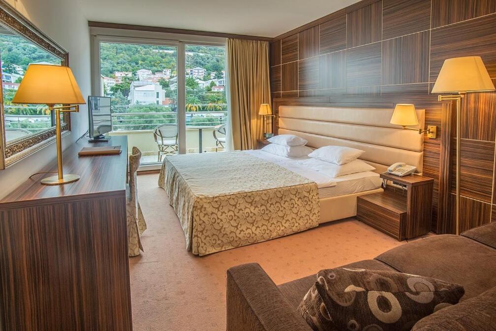 Hotel Palas 4*