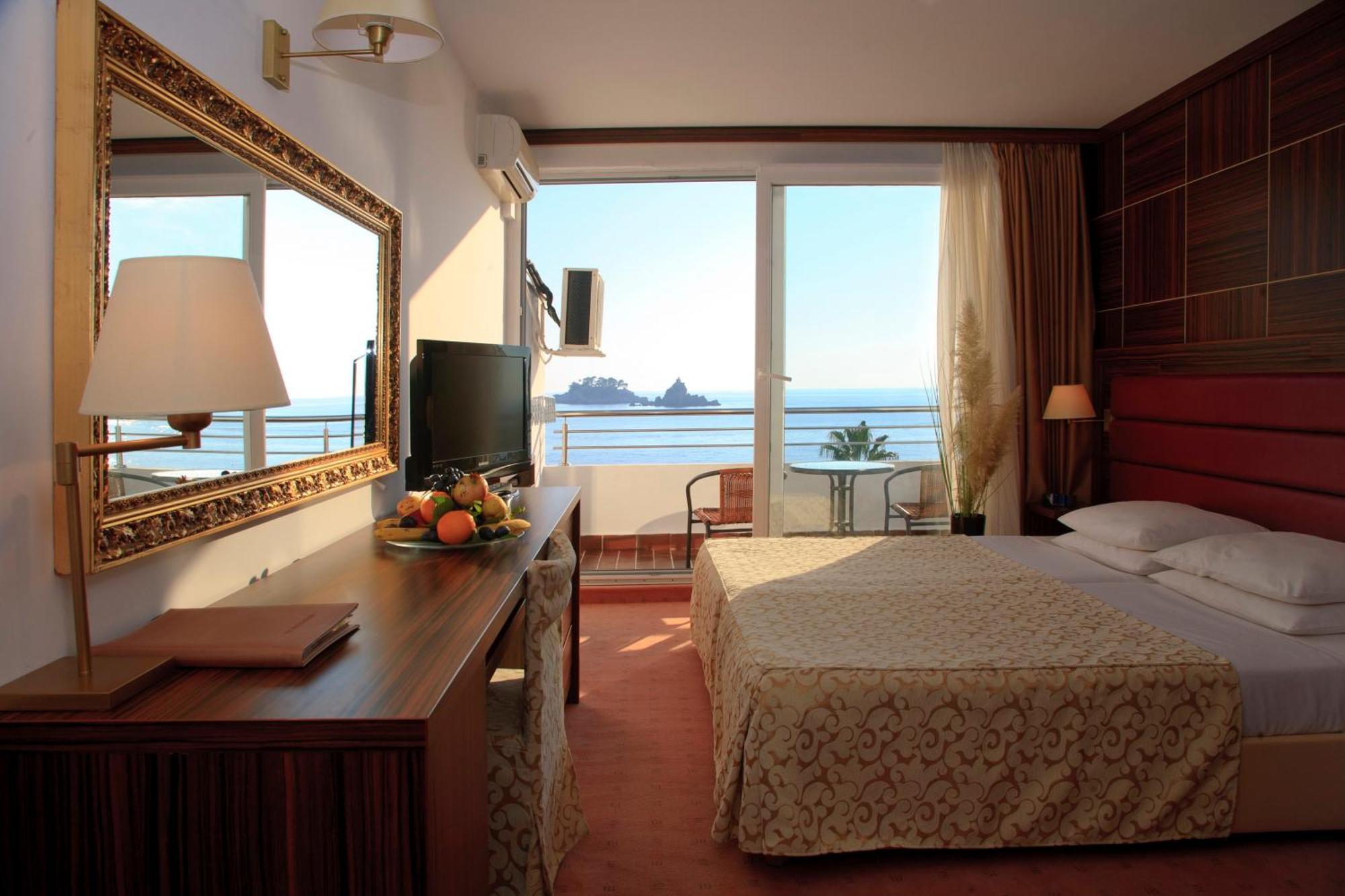 Hotel Palas Hotel