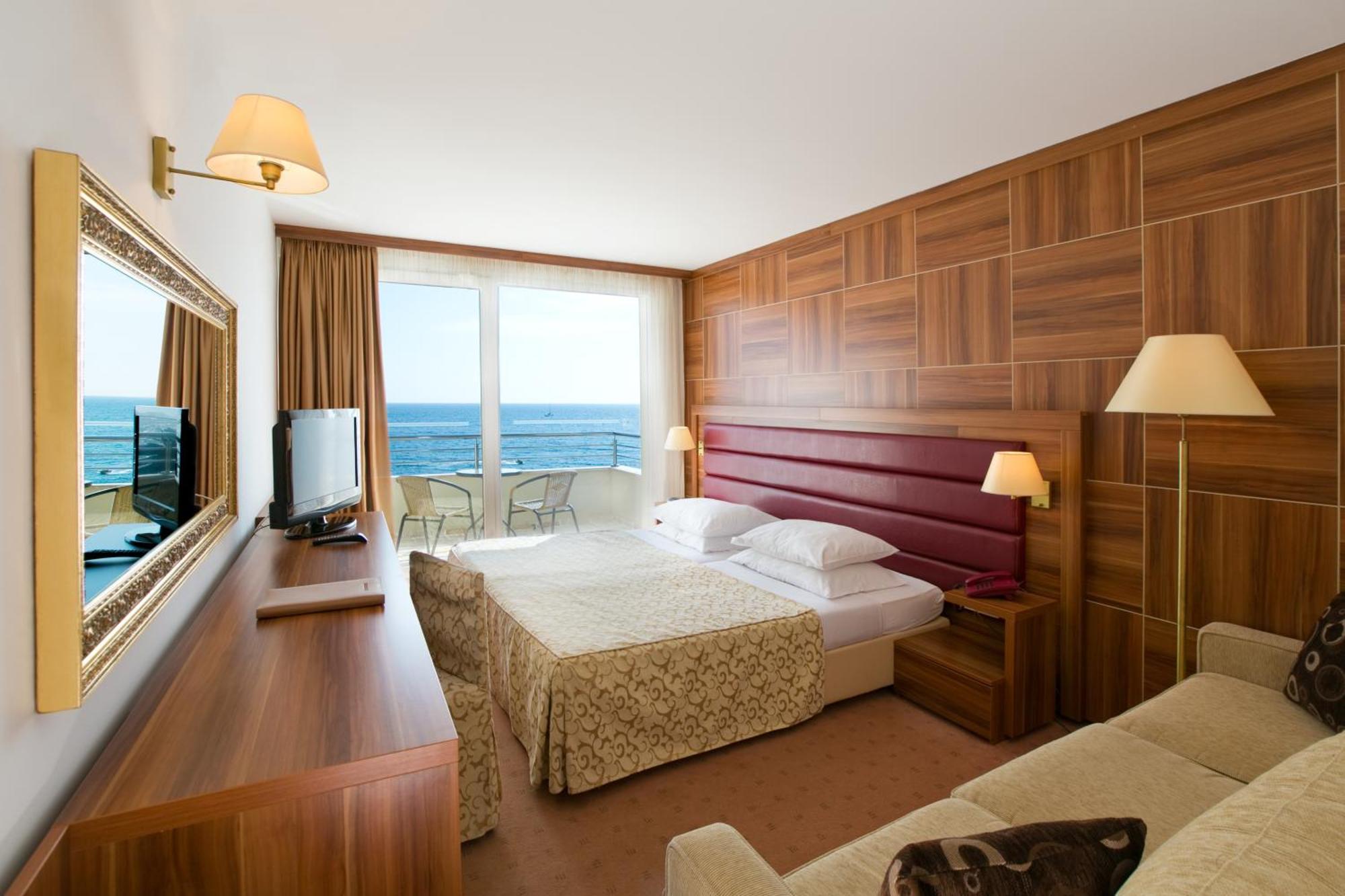Hotel Palas 4*